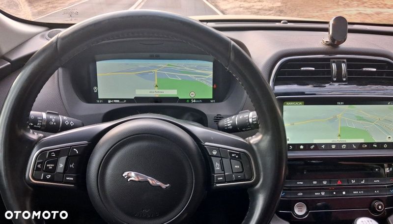 Jaguar F-Pace 2.0 i4D AWD R-Sport - 12