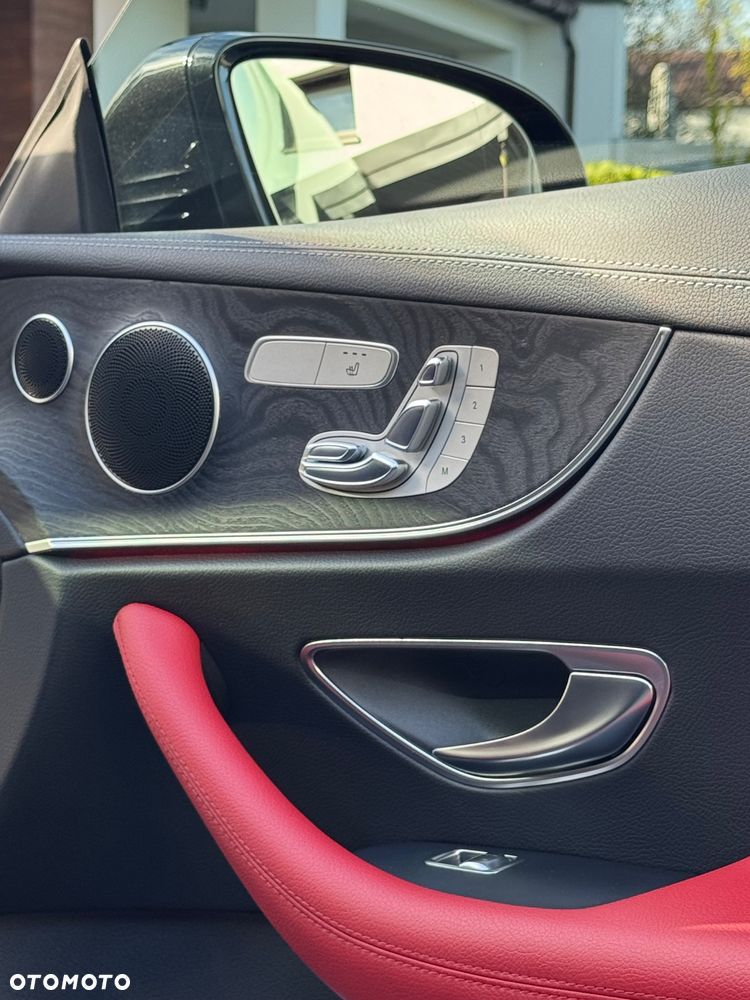 Mercedes-Benz Klasa E 300 9G-TRONIC - 32