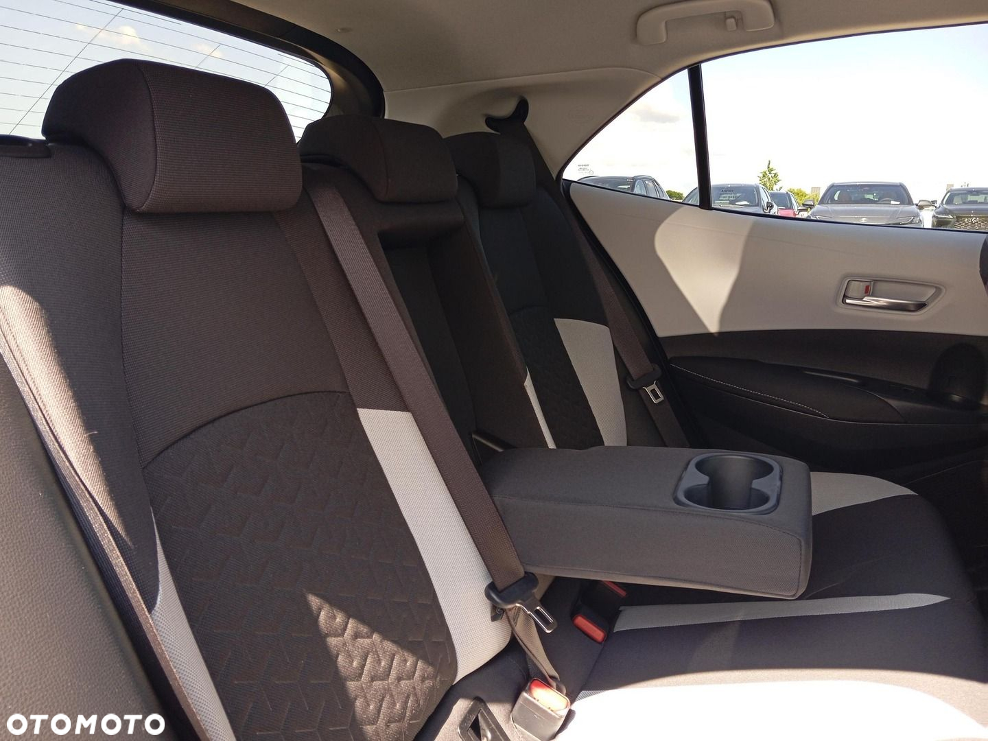 Toyota Corolla 1.8 Hybrid Comfort - 18