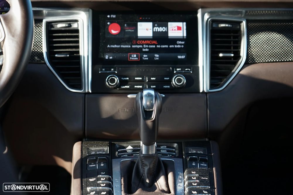 Porsche Macan Turbo Performance Package - 12