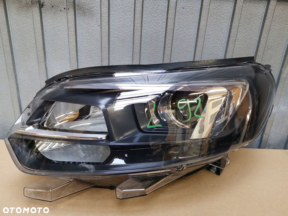 Opel Vivaro C Zafira D xenon lampa lewa - 1