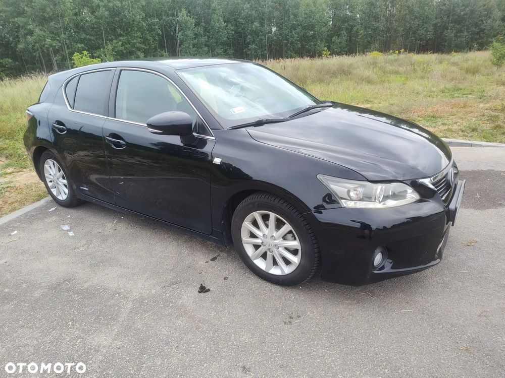 Lexus CT - 9