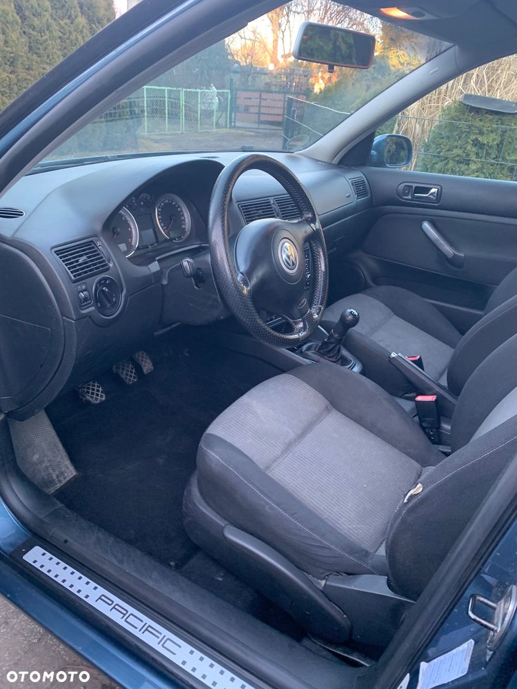 Volkswagen Golf - 6