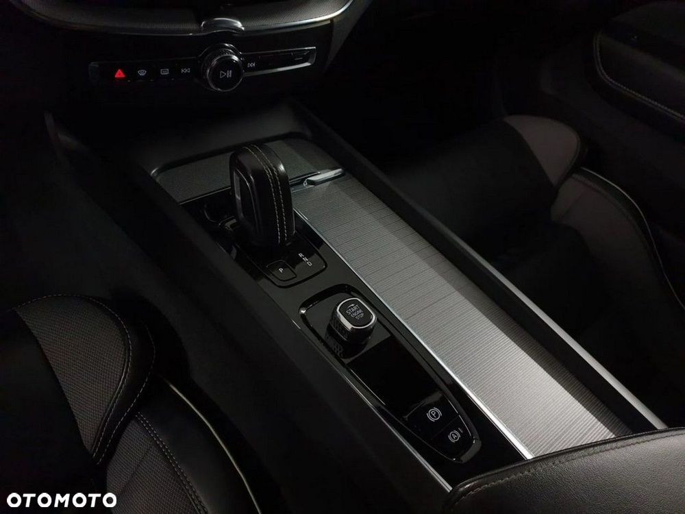 Volvo XC 60 B4 D Geartronic RDesign - 30