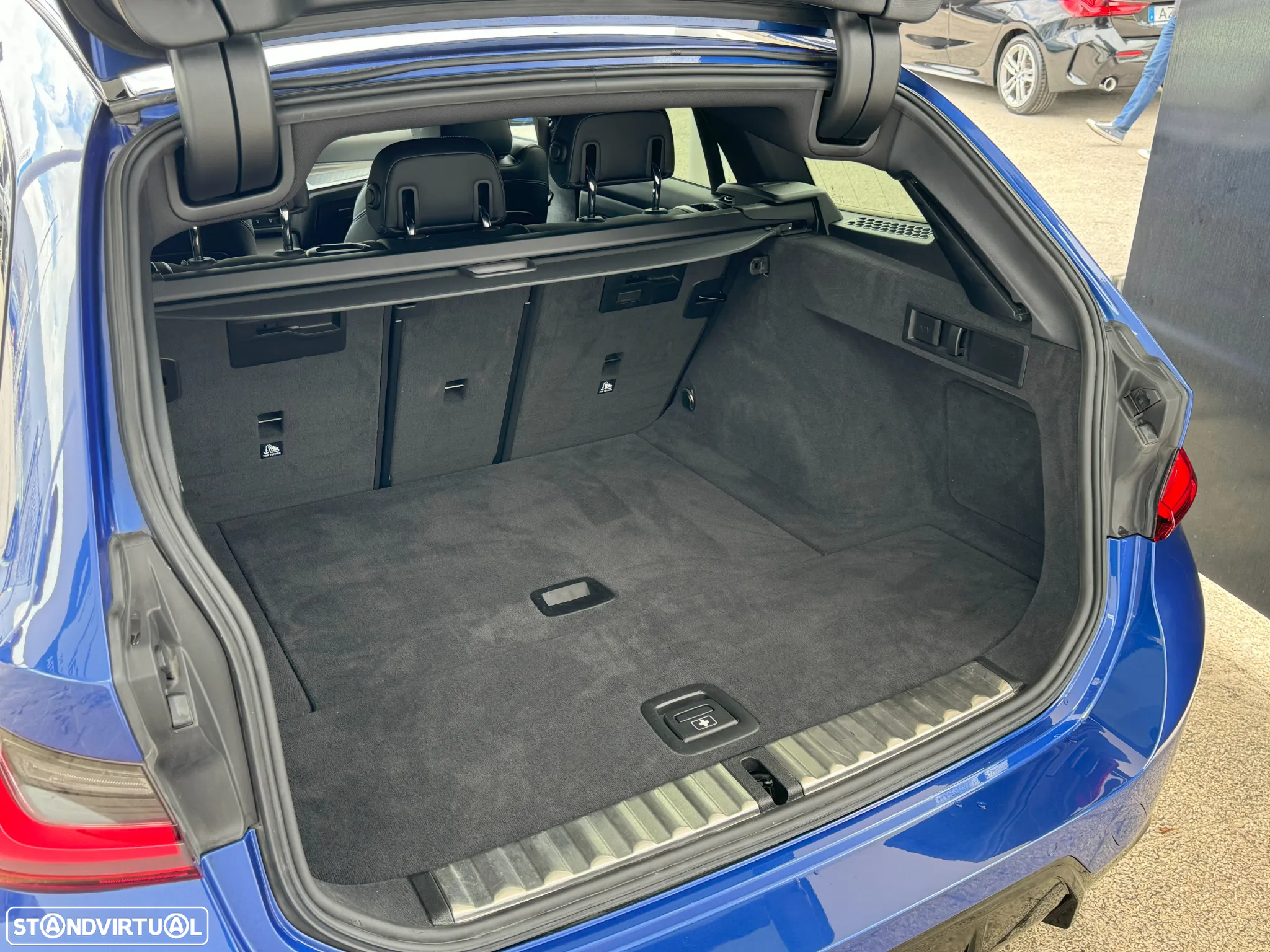 BMW 320 d Touring Pack Desportivo M Auto - 11