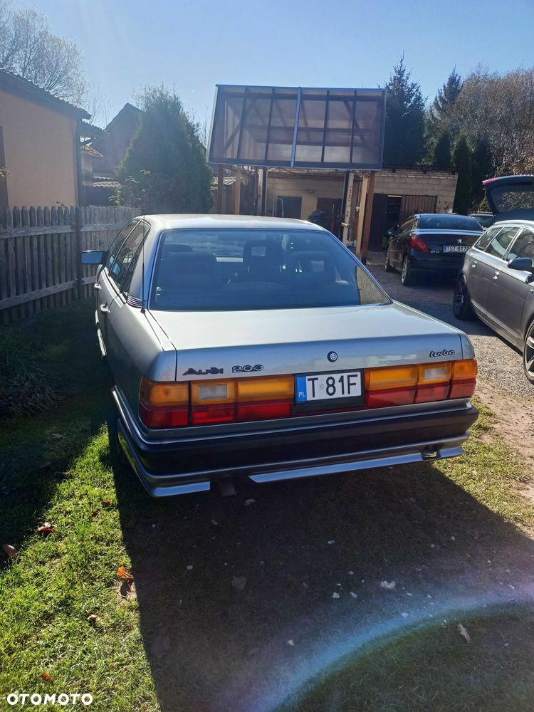 Audi 200 - 4