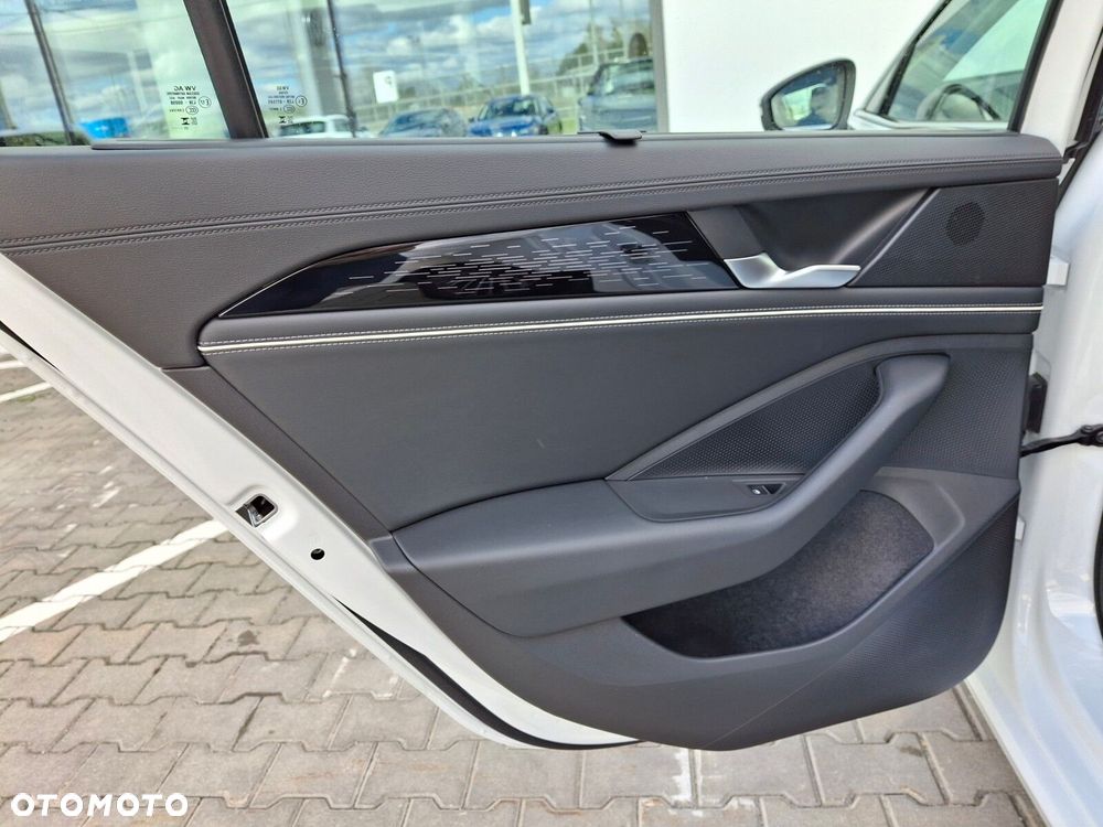 Volkswagen Passat Variant 1.5 TSI EVO Elegance DSG - 13