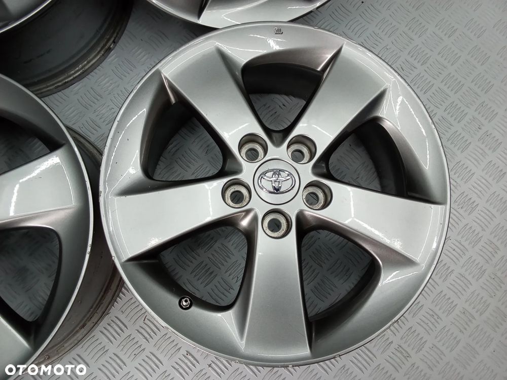 Felgi Toyota Auris Corolla Avenssis III Rav4 7Jx17 et50 5x114,3 - 4