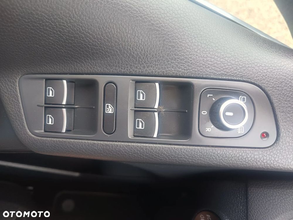 Volkswagen Tiguan 2.0 TDI DPF BlueMotion Technology Sport & Style - 32