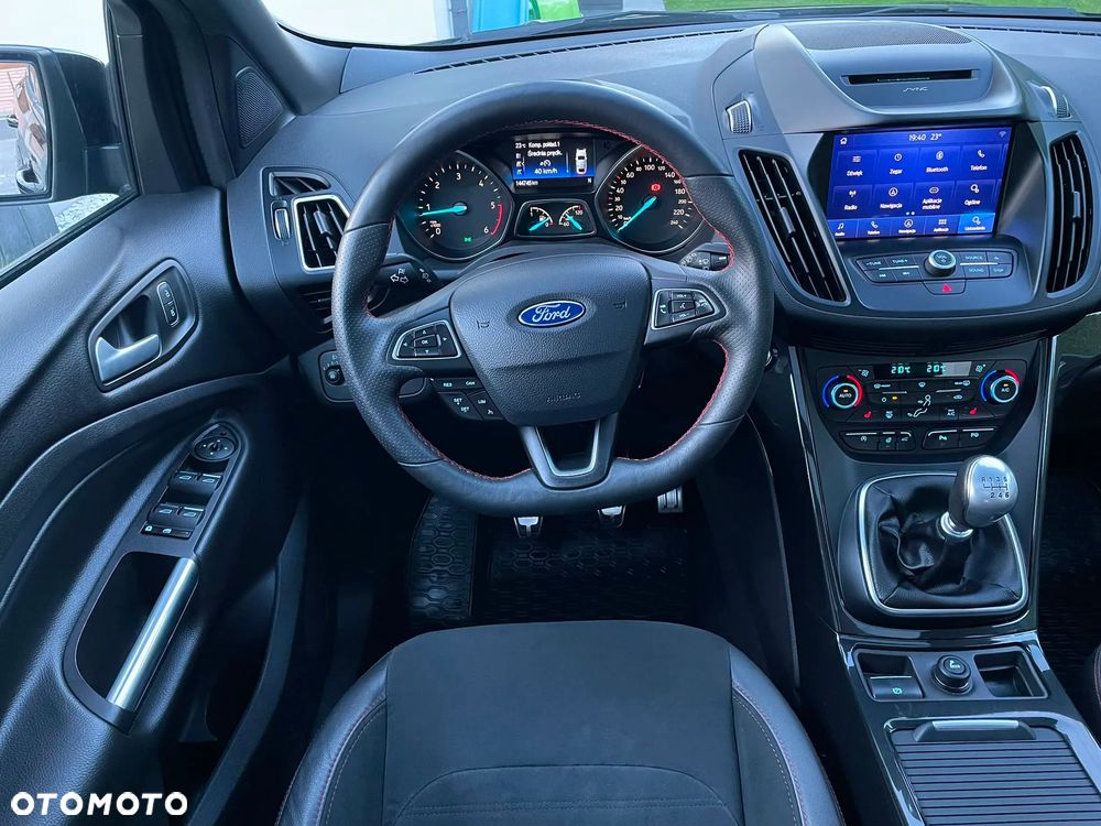 Ford Kuga 2.0 TDCi 4x4 ST-Line - 28