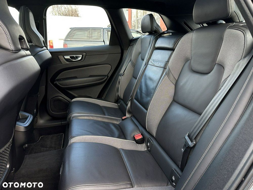 Volvo XC 60 D4 R-Design - 27