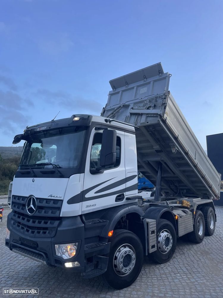 Mercedes Benz Arocs 3243 / 8x4 - Basculante - 3