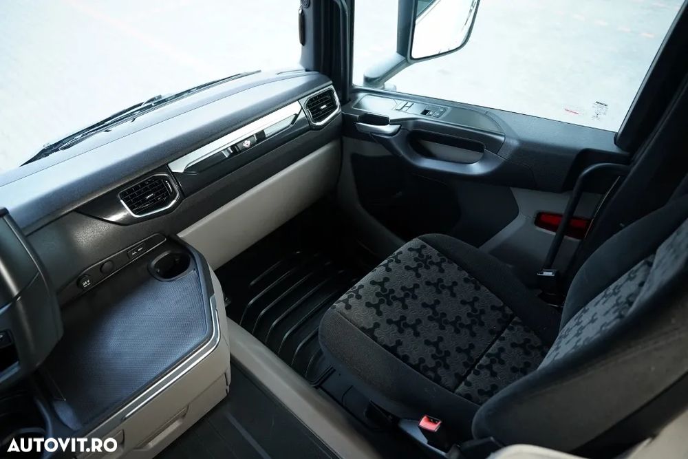 Scania R 520 / V8 / SISTEM HIDRAULIC / RETARDER / I-PARK COOL / FULL AIRMATIC / EURO 6 - 32