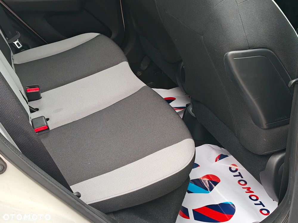 Toyota Aygo x-play touch - 6