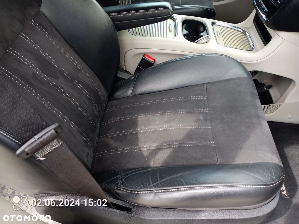 Chrysler Town & Country - 17