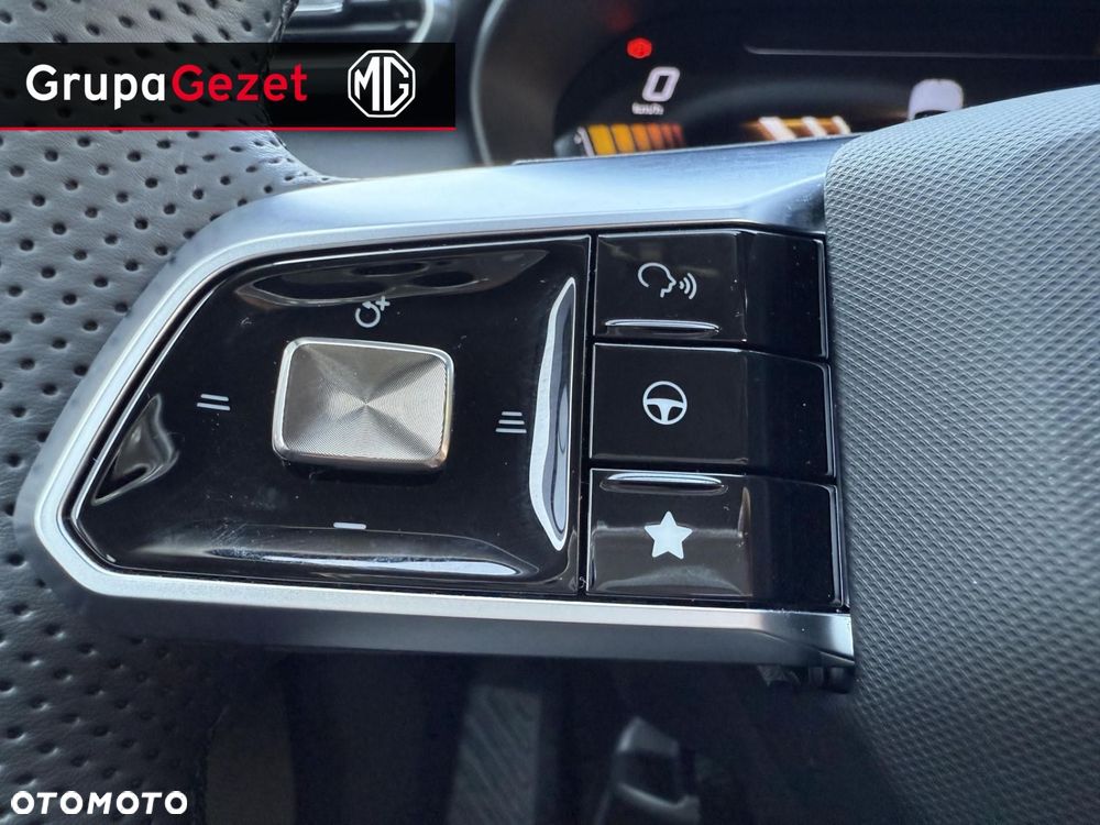 MG ZS - 11