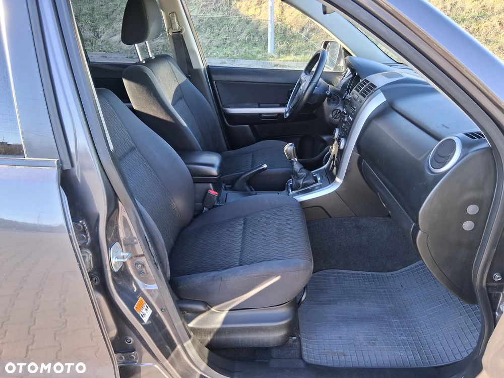 Suzuki Grand Vitara 2.4 De Luxe - 10