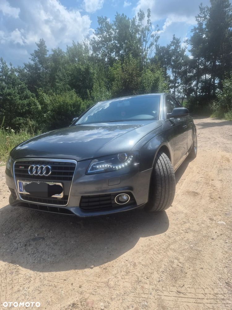 Audi A4 Limousine - 1