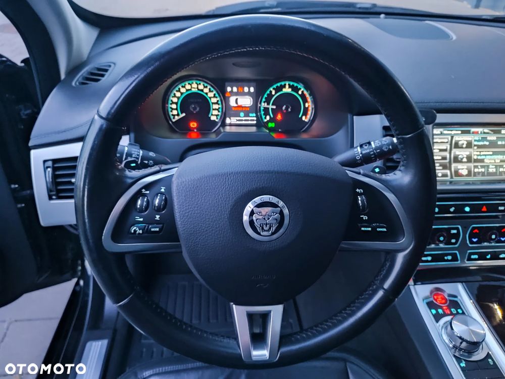 Jaguar XF 2.2 D R-Sport - 20