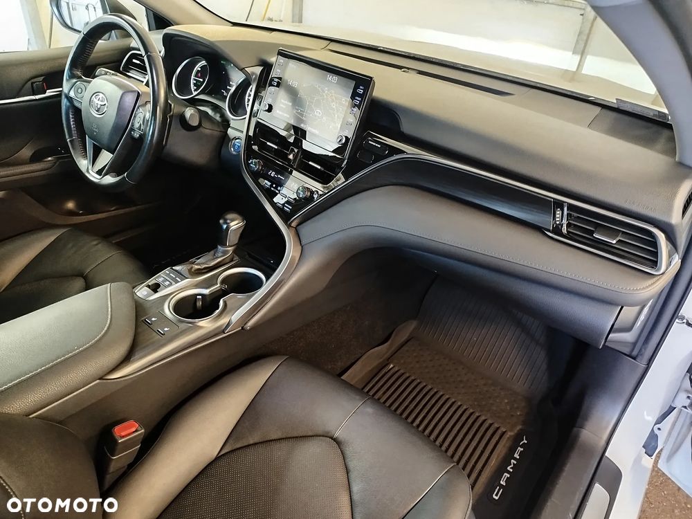 Toyota Camry 2.5 Hybrid Executive CVT - 16