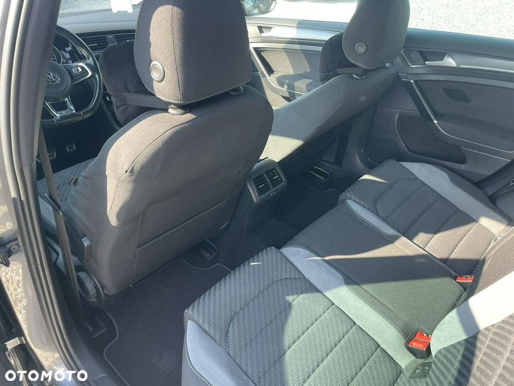 Volkswagen Golf 1.5 eTSI OPF DSG R-Line - 27