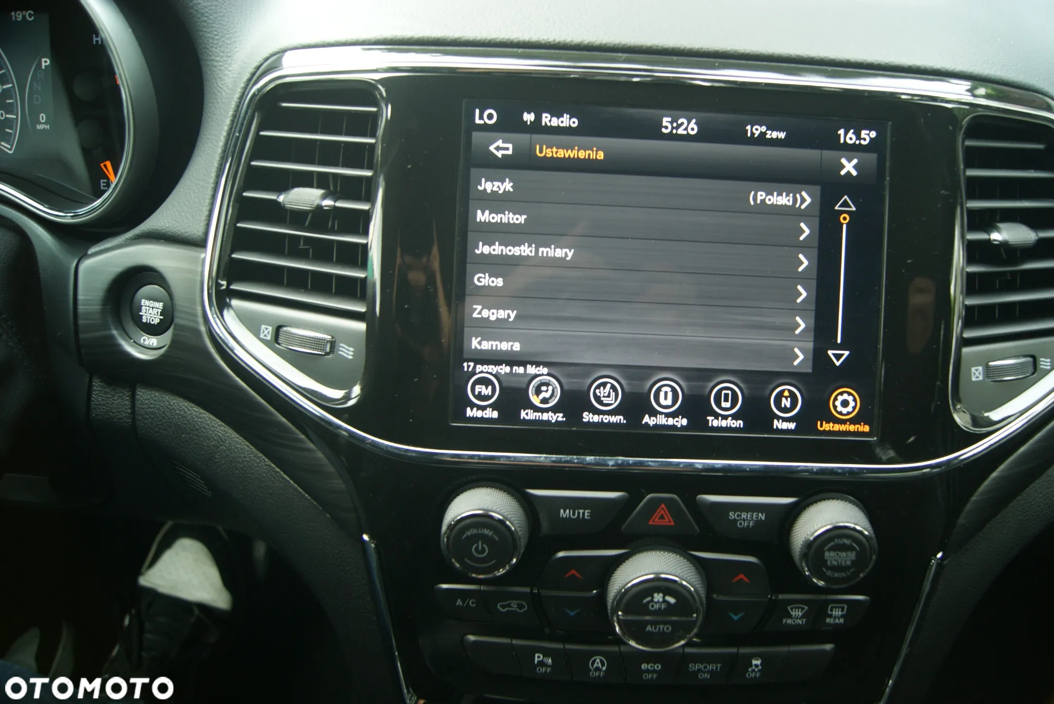 Jeep Grand Cherokee - 25