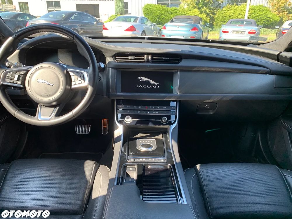 Jaguar XF - 14