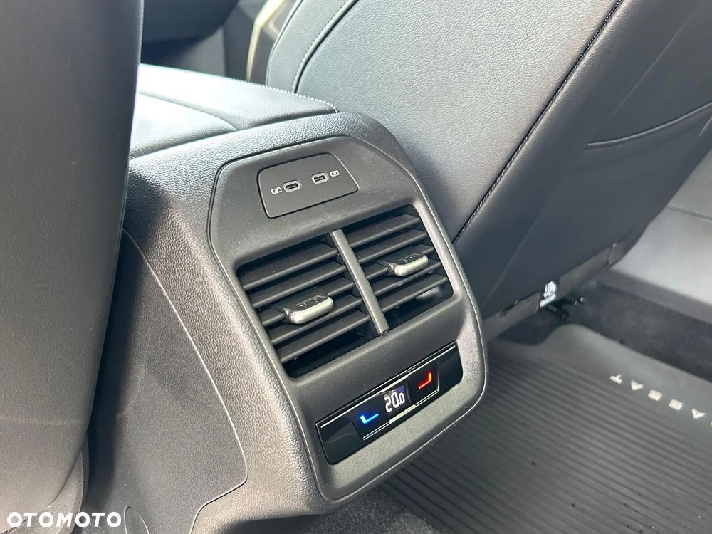 Volkswagen Passat - 37