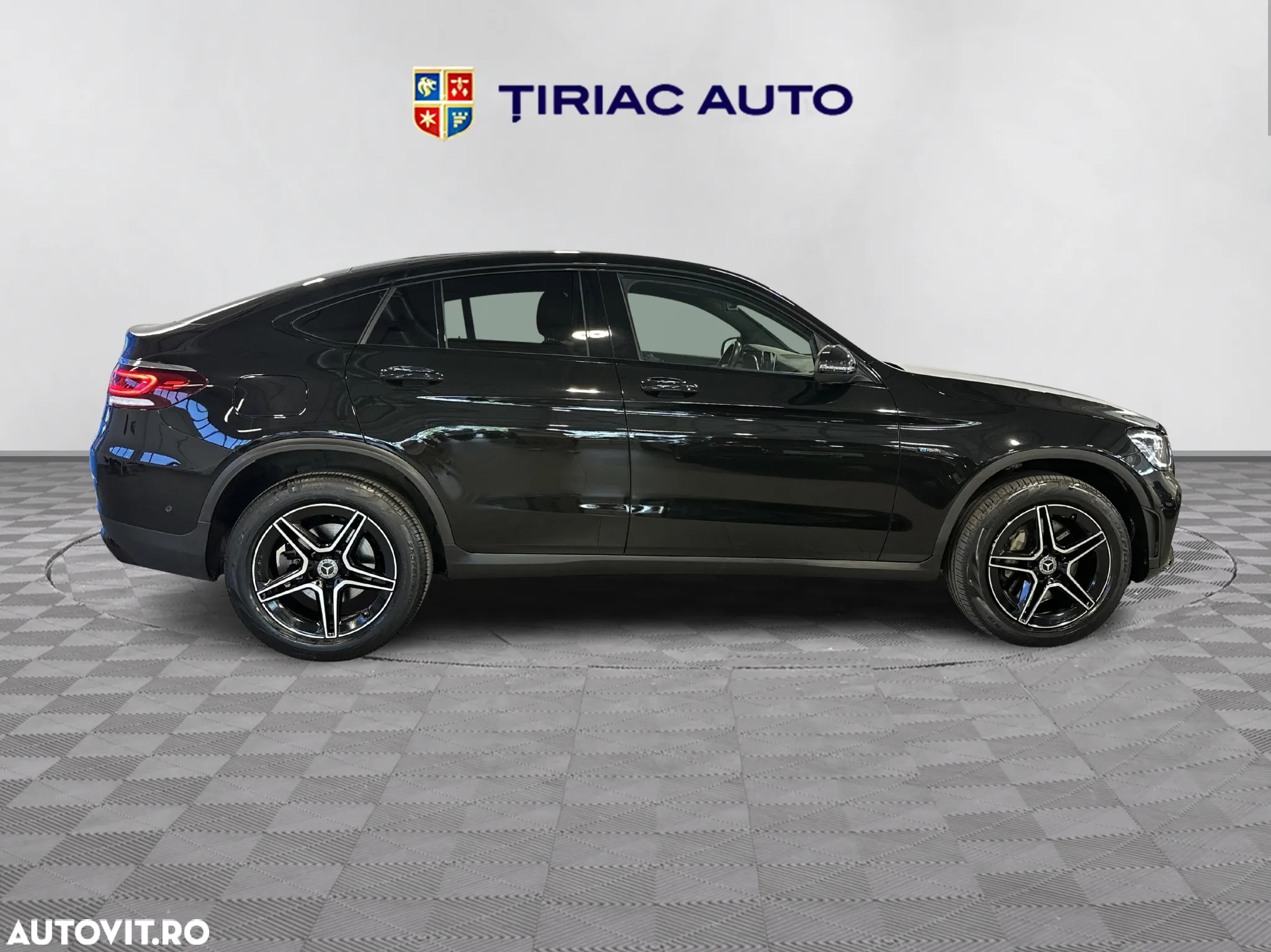 Mercedes-Benz GLC Coupe 300 e 4Matic 9G-TRONIC AMG Line - 6