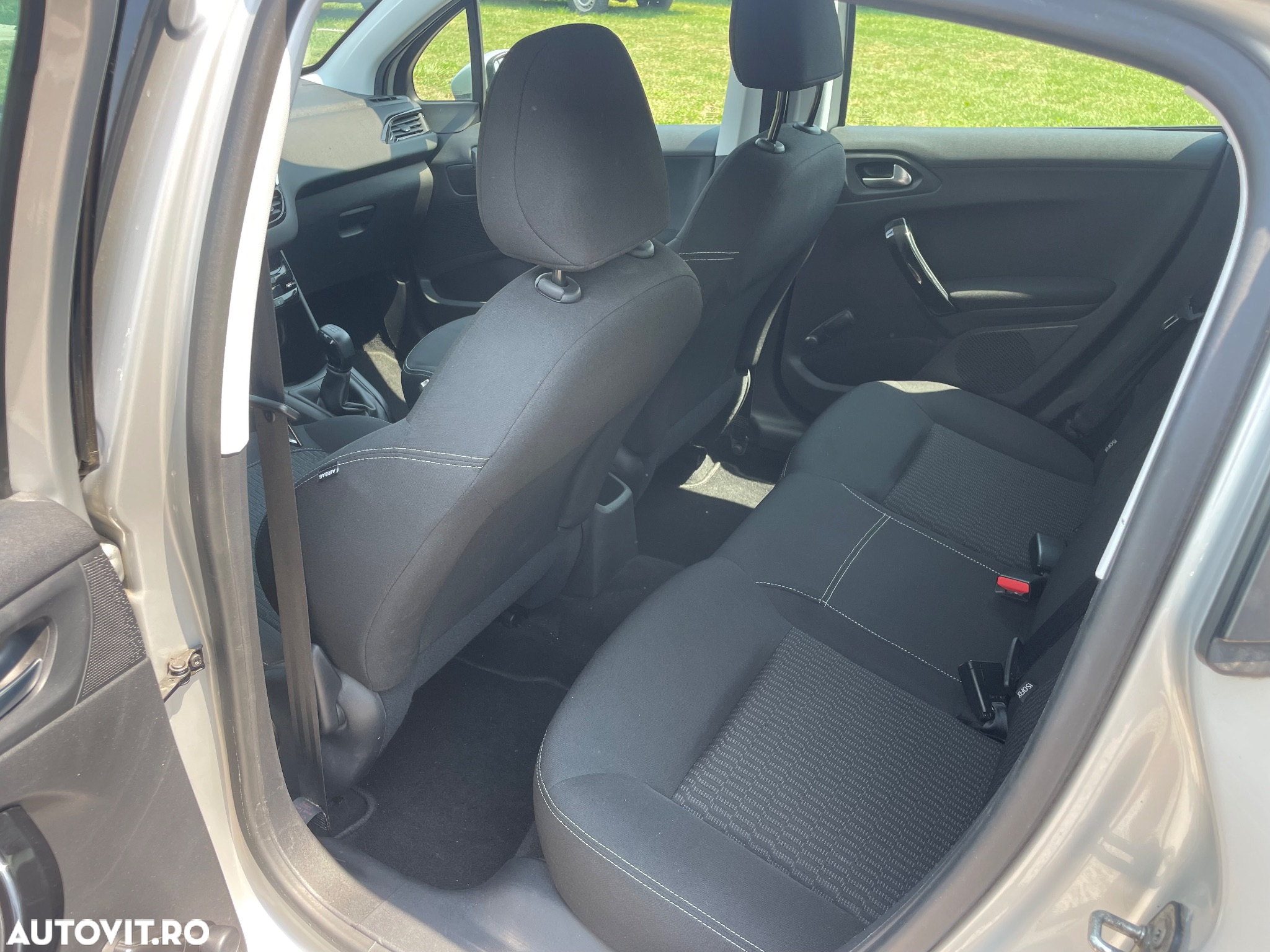Peugeot 208 1.2 L PureTech Active - 8