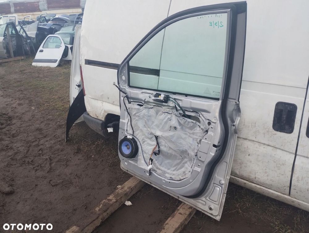 Kia Sedona Carnival Drzwi Przednie Prawe - 8