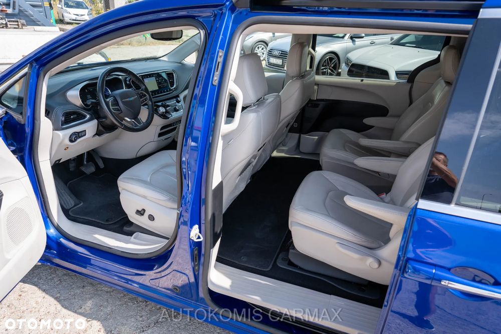 Chrysler Pacifica - 11