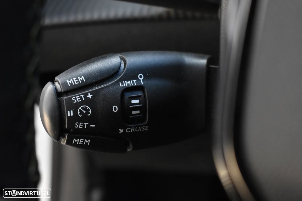 Peugeot e-208 GT - 28