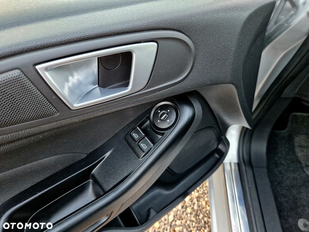 Ford Fiesta 1.25 Ghia - 17