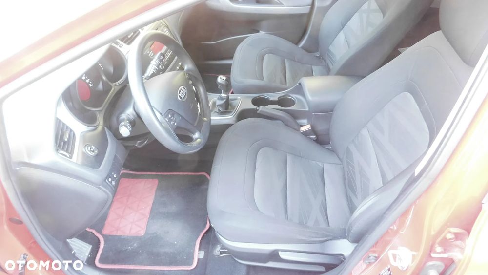 Kia Ceed - 8