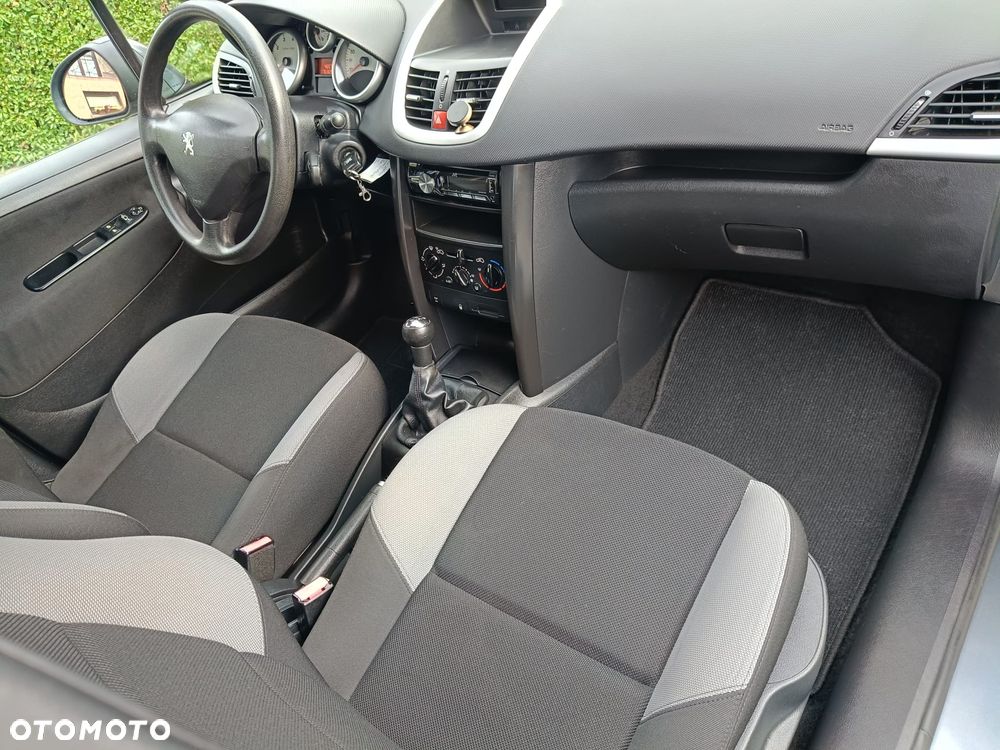 Peugeot 207 - 23