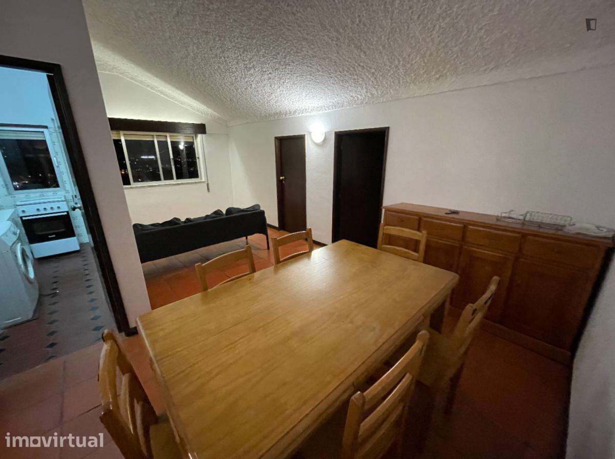 Quarto - localizado em Alta de Santa Clara Coimbra - Grande imagem: 4/12