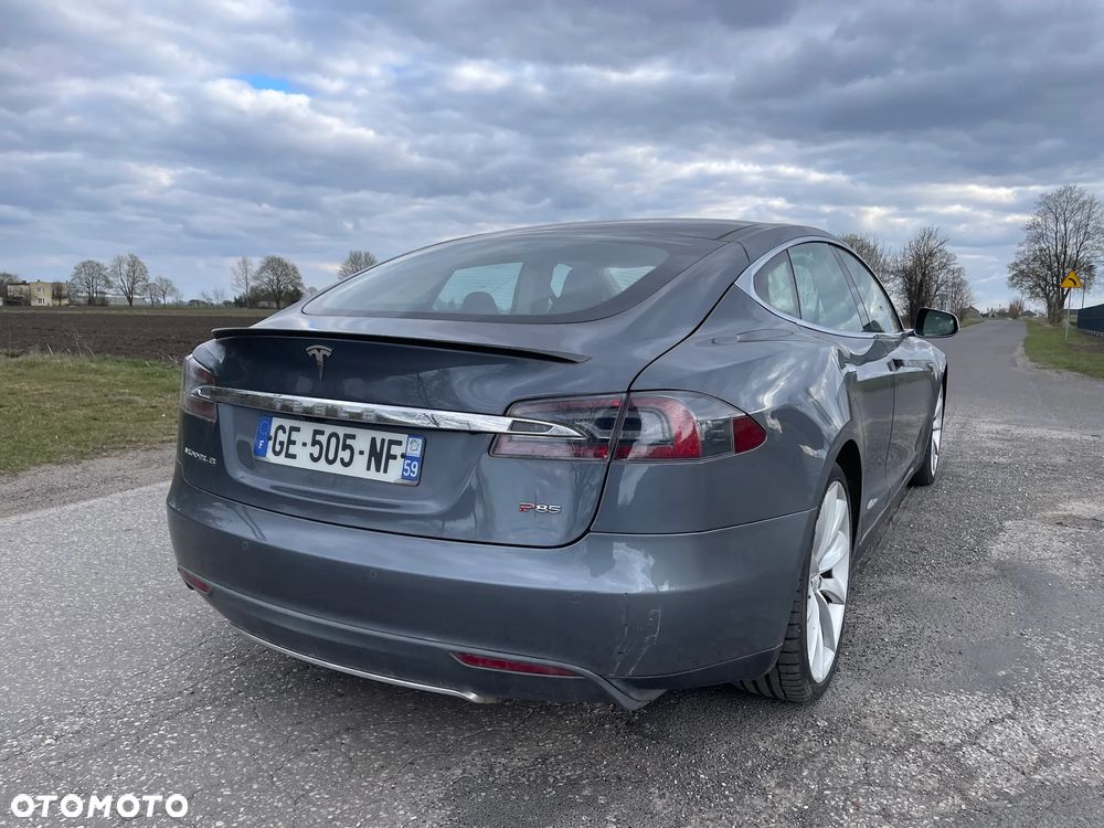 Tesla Model S - 30
