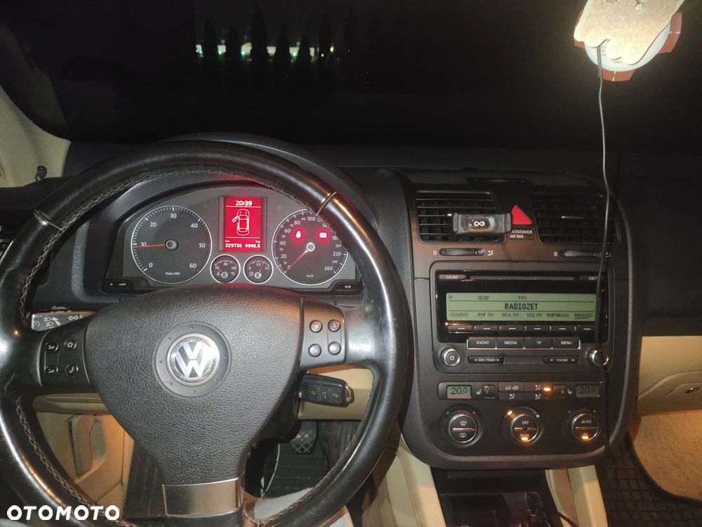 Volkswagen Jetta - 1