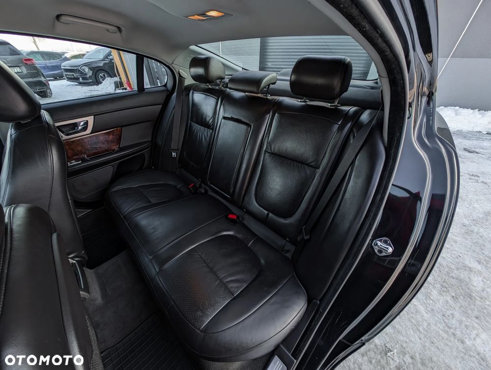 Jaguar XF 3.0 V6 S Luxury - 26