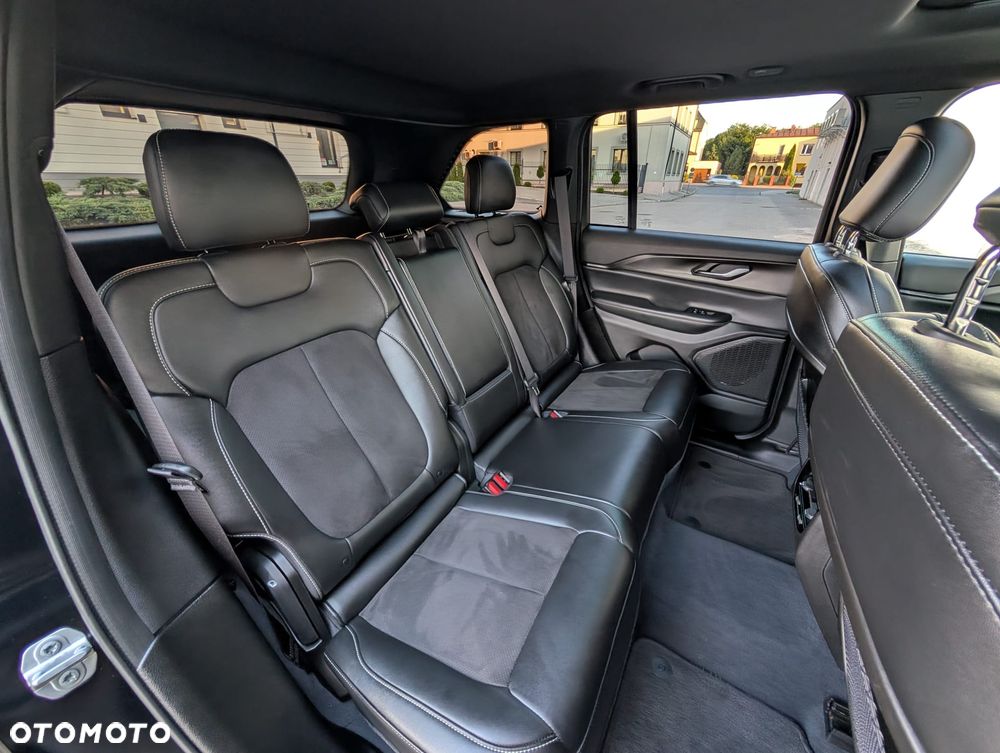 Jeep Grand Cherokee - 28