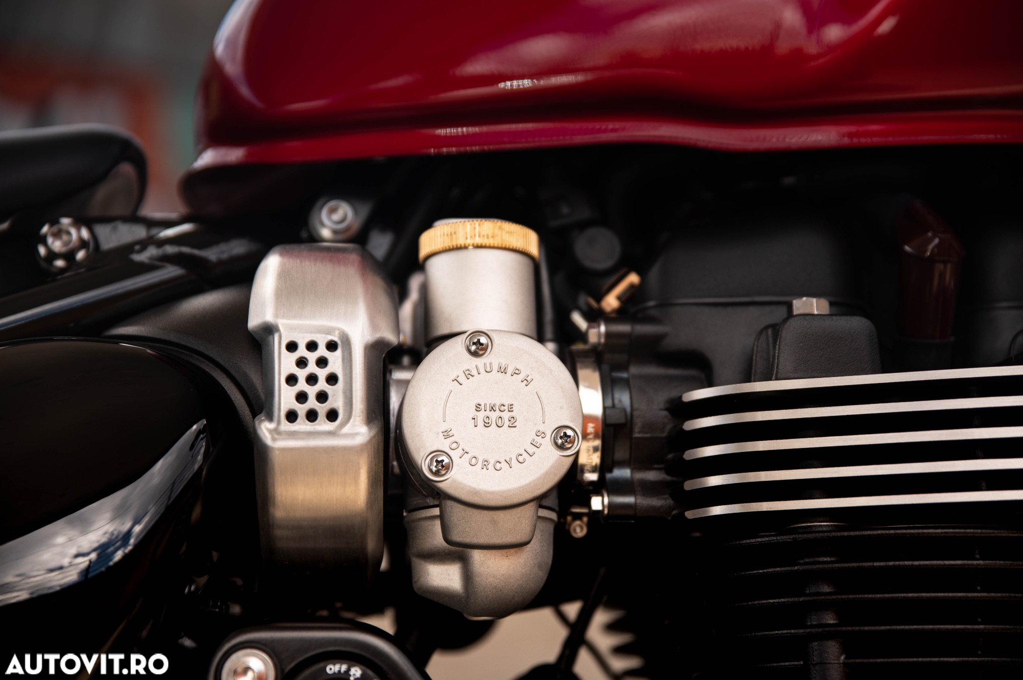 Triumph Bonneville Bobber - 10