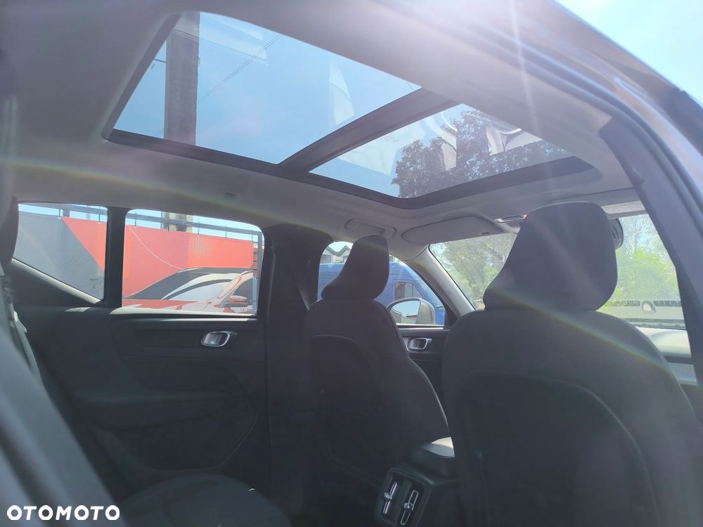 Volvo XC 40 T3 Momentum Pro - 22