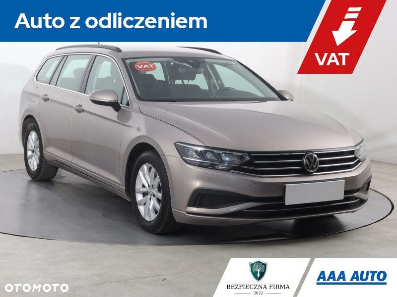 Volkswagen Passat - 1