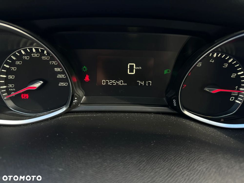 Peugeot 308 - 8