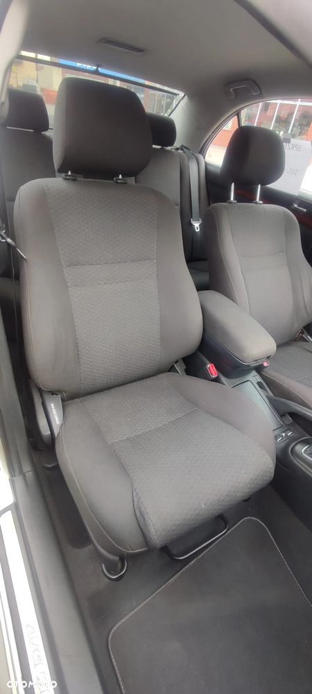 Toyota Avensis - 12