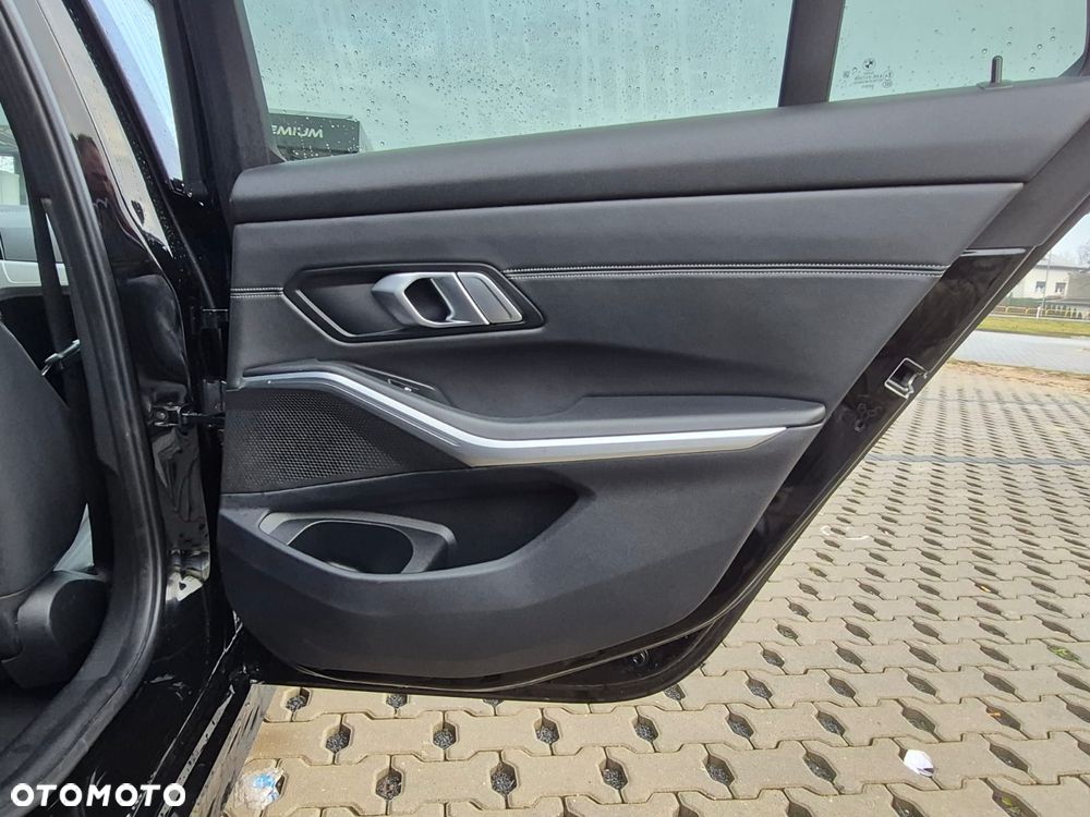 BMW Seria 3 320d xDrive Luxury Line Purity - 9