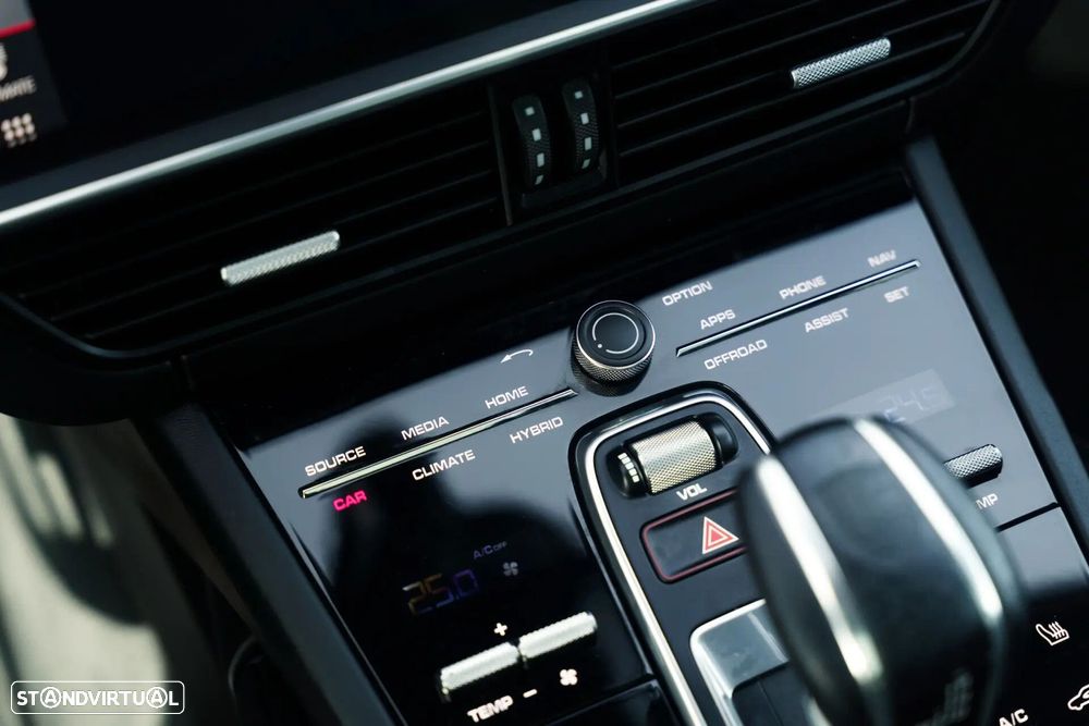 Porsche Cayenne Coupé E-Hybrid Platinum Edition - 36