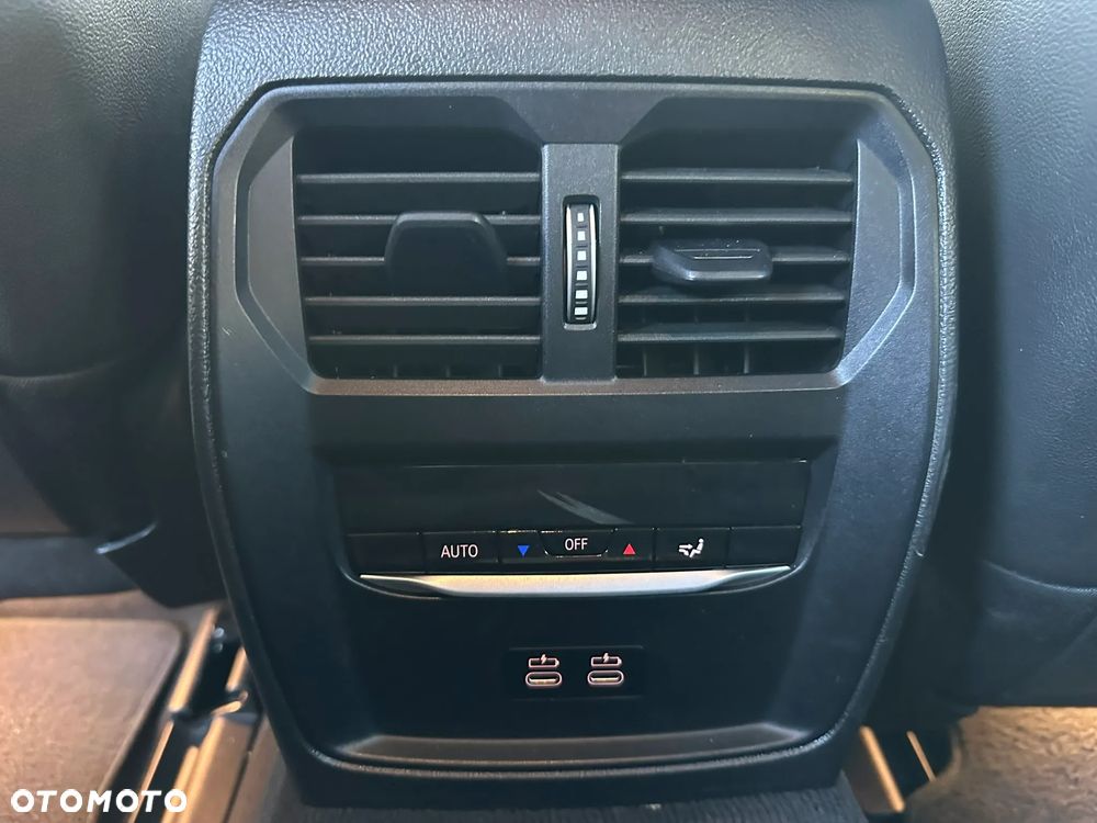 BMW i4 - 21