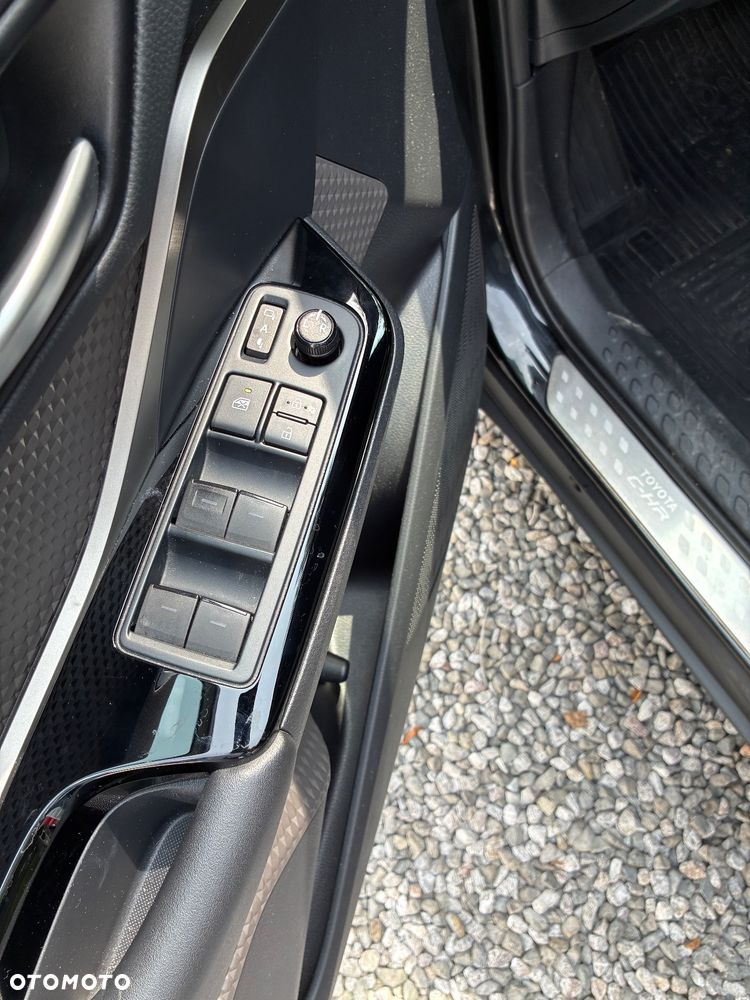 Toyota C-HR 2.0 Hybrid Executive - 18